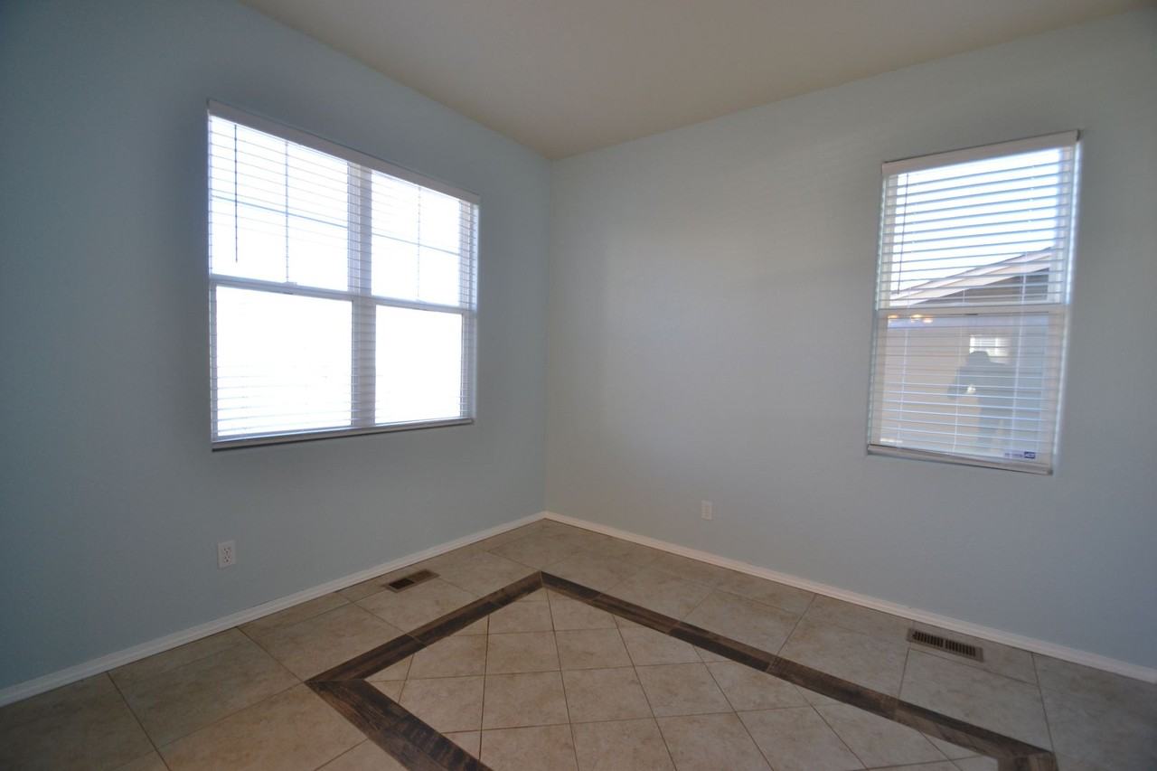 6596 Summer Grace St - Photo 5 of 28