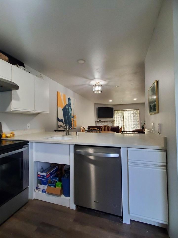 2711 W Maplewood Ave #106 - Photo 4 of 14