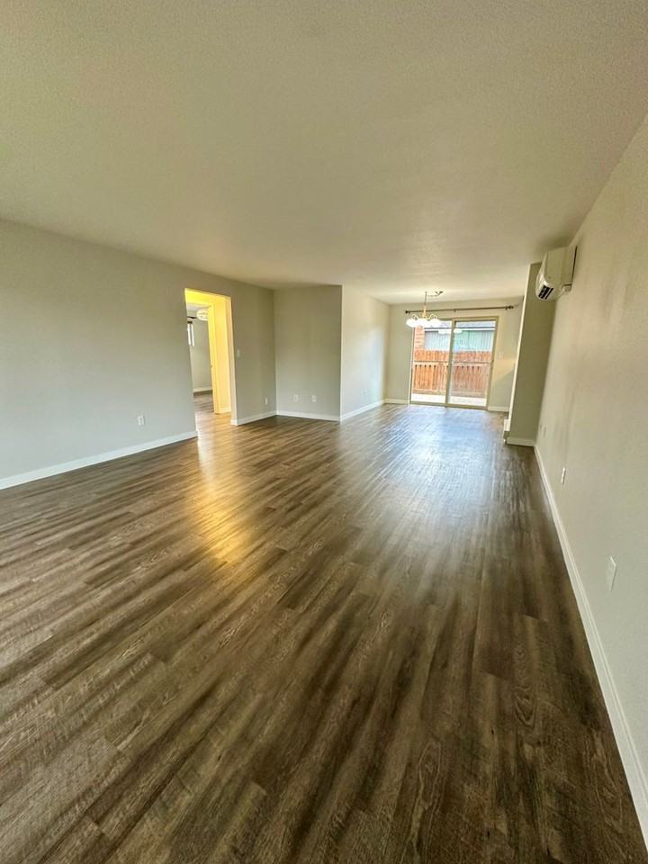 1139 Sw Indian Ave - Photo 4 of 25