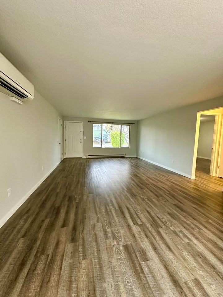 1139 Sw Indian Ave - Photo 5 of 25