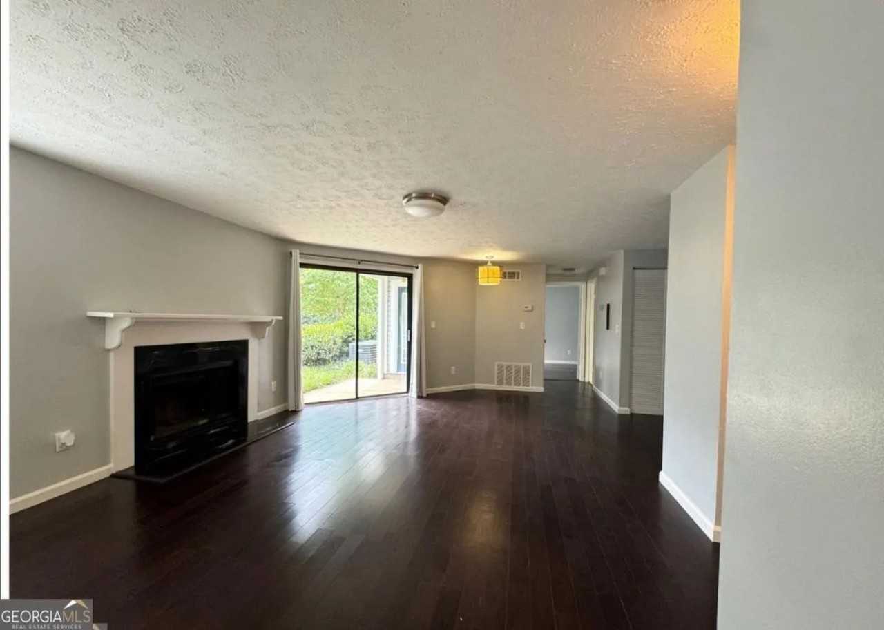 1291 Keys Lake Dr Ne - Photo 2 of 9