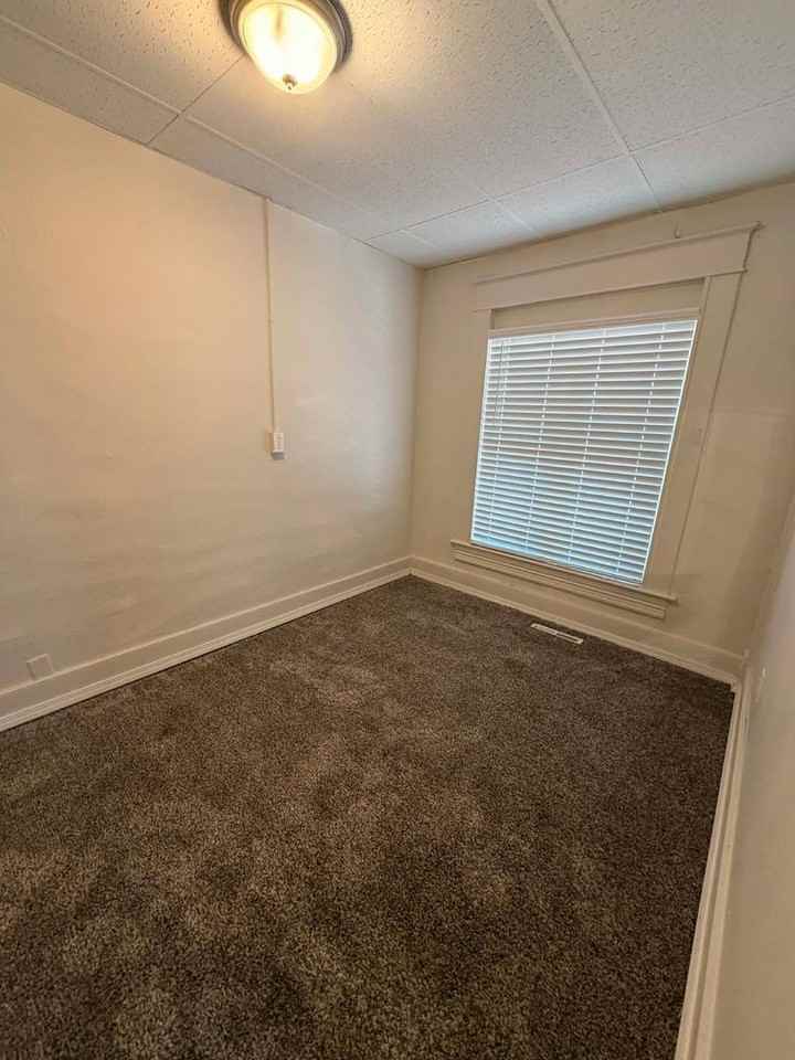 210&210 1/2 S Pearl - Photo 3 of 16