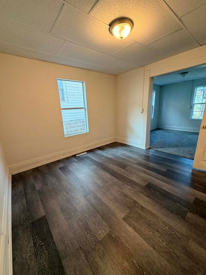 210&210 1/2 S Pearl - Photo 4 of 16