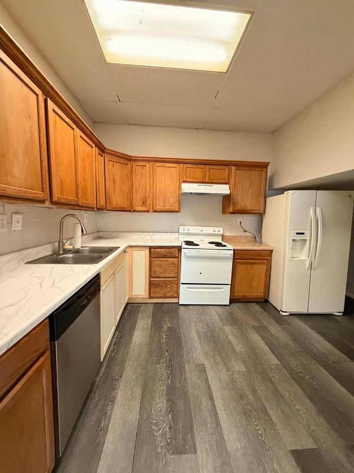 210&210 1/2 S Pearl - Photo 6 of 16