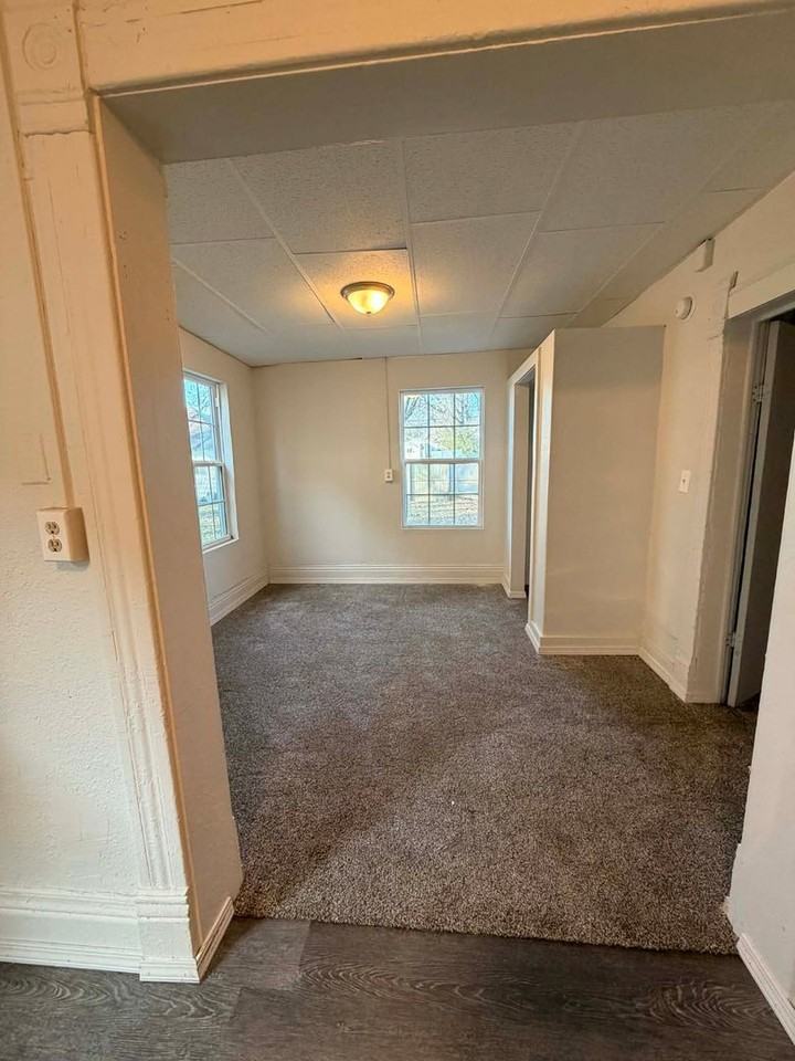 210&210 1/2 S Pearl - Photo 7 of 16