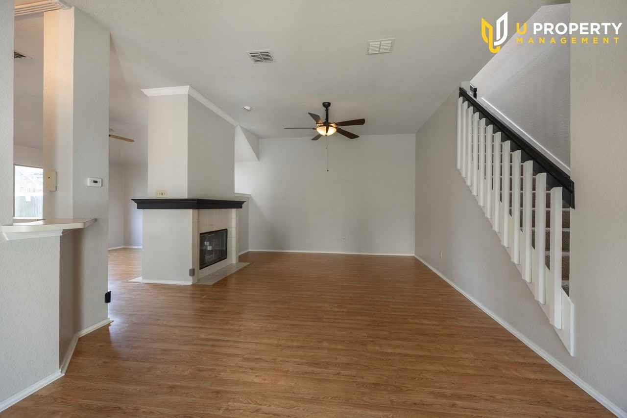 464 Arbor Club Ln - Photo 3 of 35