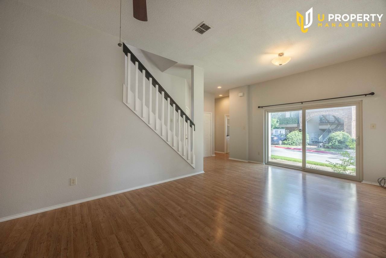 464 Arbor Club Ln - Photo 4 of 35