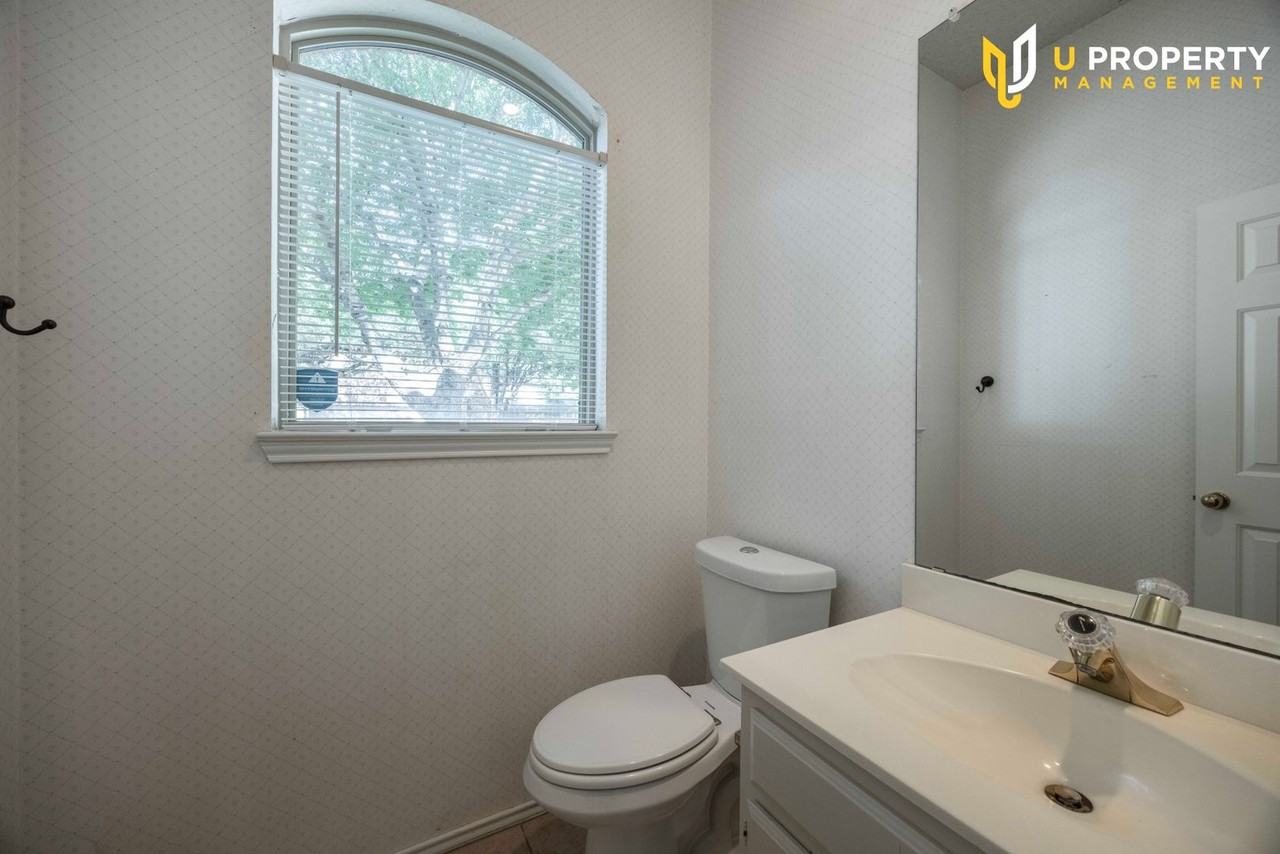 464 Arbor Club Ln - Photo 7 of 35