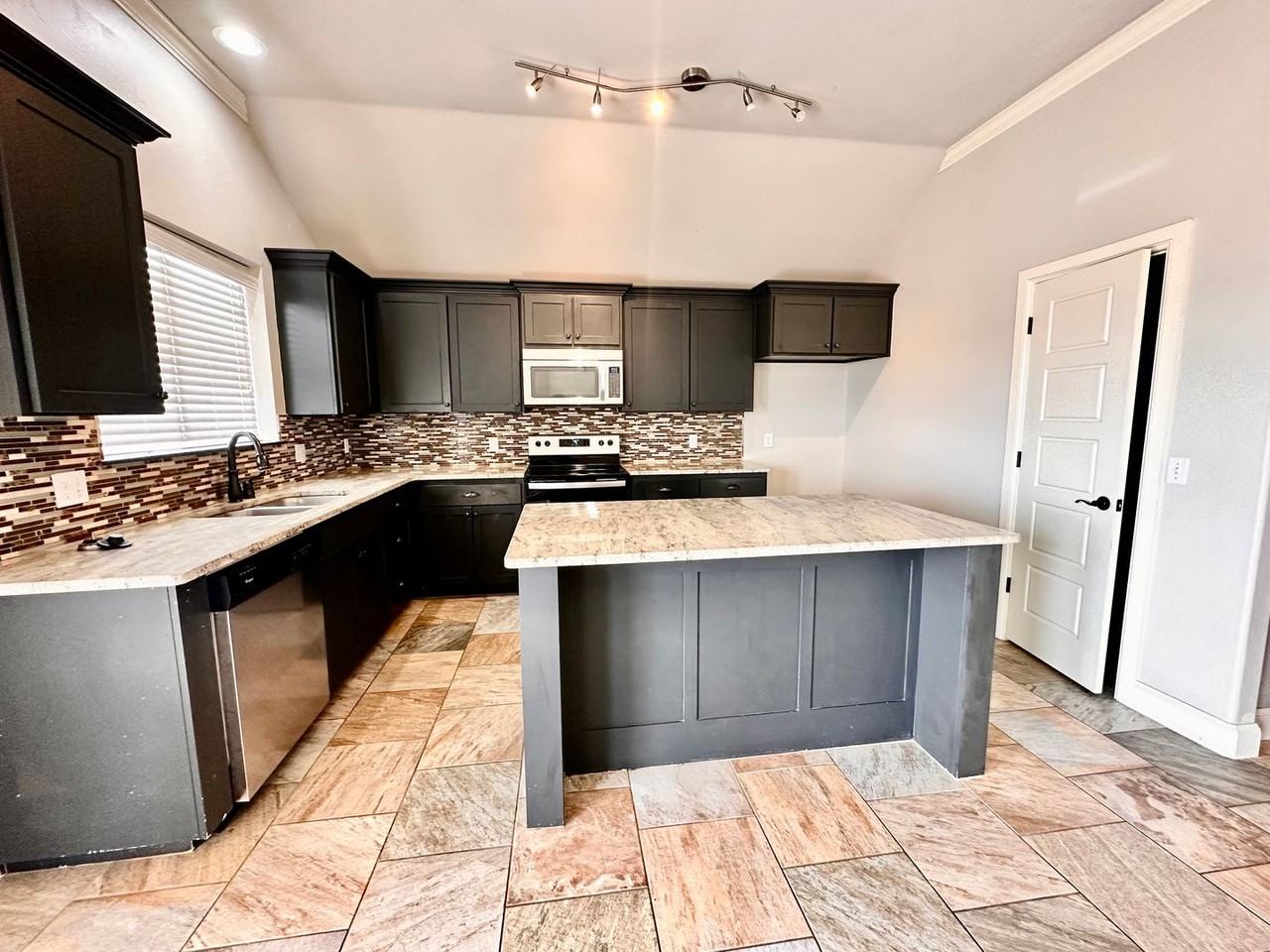 2412 Se 92nd Ter - Photo 7 of 41