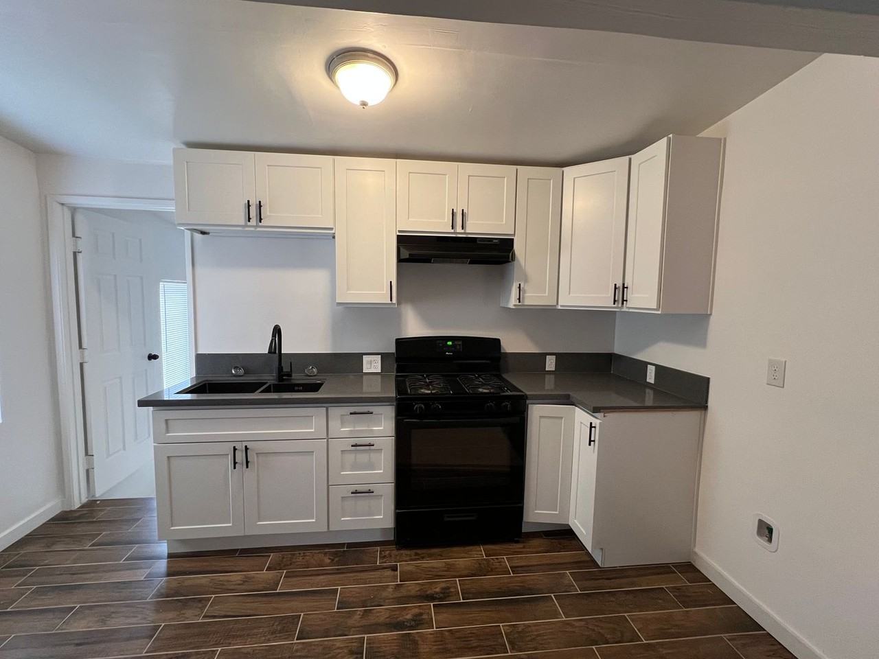 925 Pesante Rd - Photo 2 of 9