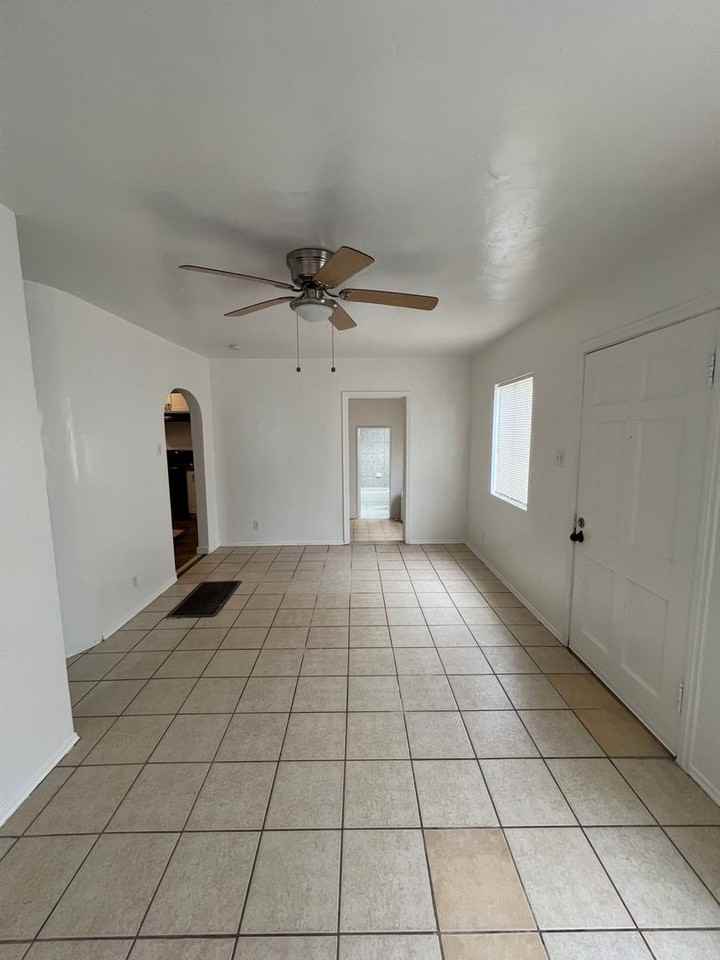 925 Pesante Rd - Photo 3 of 9