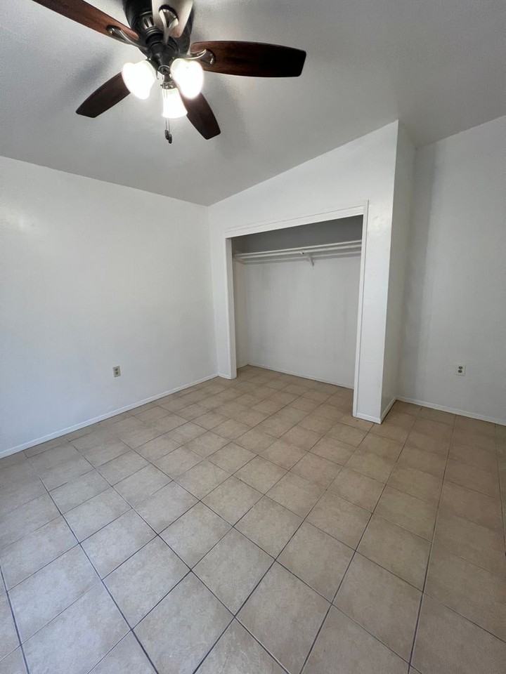 925 Pesante Rd - Photo 4 of 9