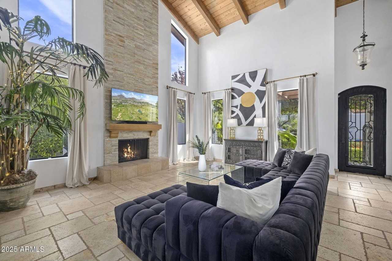 6198 N 28th Pl - Photo 3 of 21