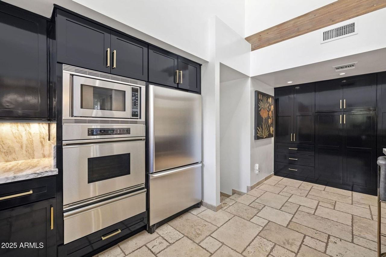 6198 N 28th Pl - Photo 7 of 21