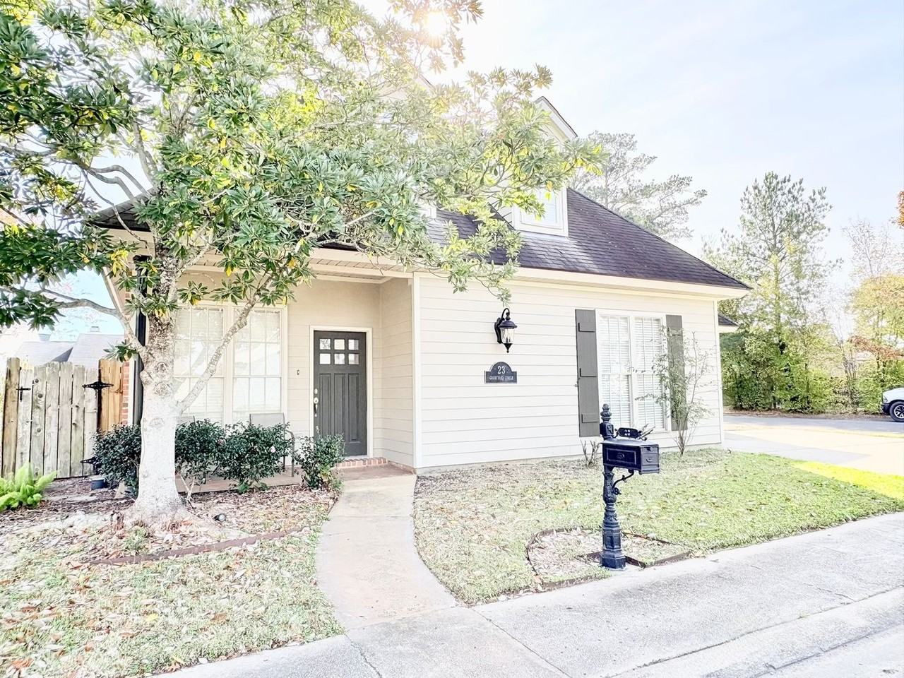 23 Courtyard Cir - Photo 2 of 27