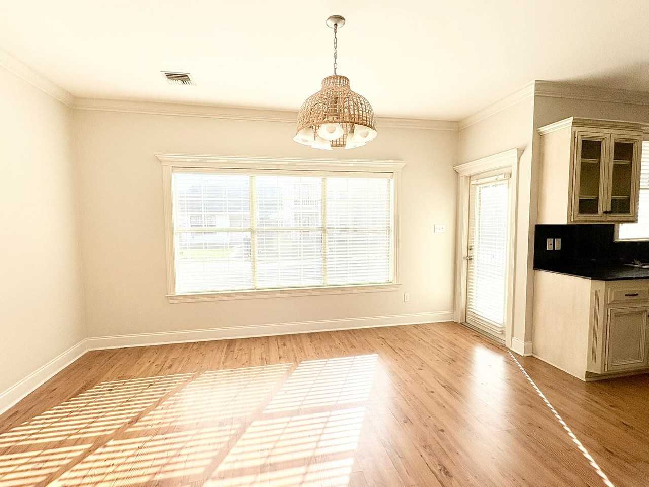 23 Courtyard Cir - Photo 4 of 27