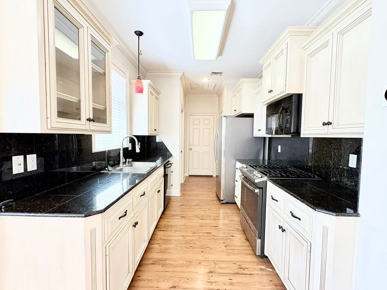 23 Courtyard Cir - Photo 5 of 27