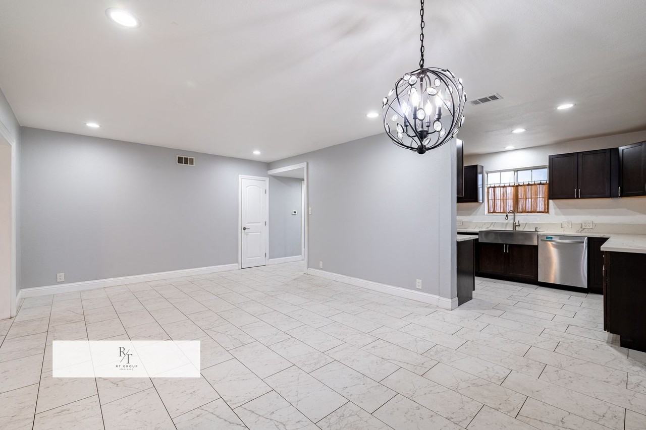 14975 Excelsior Dr - Photo 4 of 36