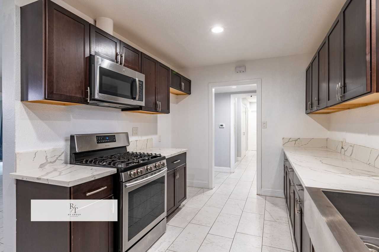 14975 Excelsior Dr - Photo 7 of 36