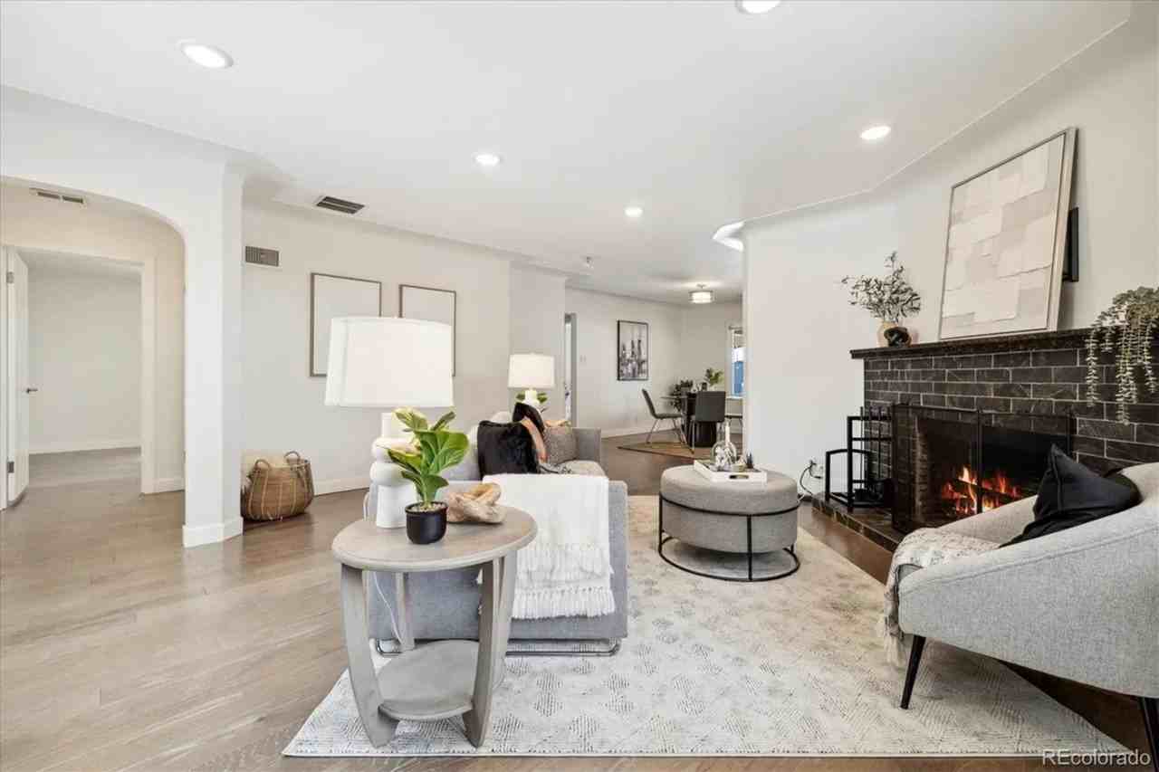 3233 Ivanhoe St - Photo 2 of 21