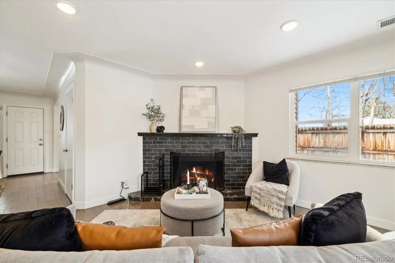 3233 Ivanhoe St - Photo 4 of 21