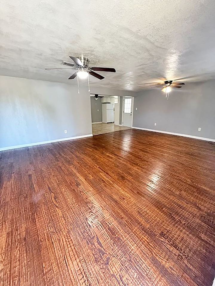 509 W Maple St - Photo 2 of 23