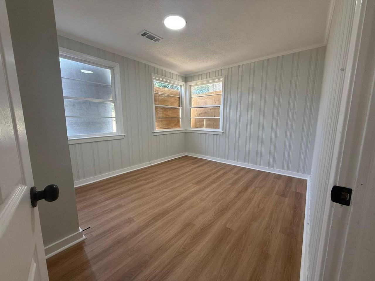 2634 Highland Ave - Photo 3 of 9
