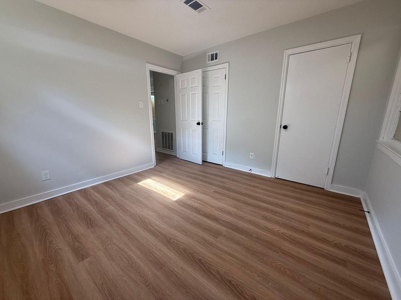 2634 Highland Ave - Photo 5 of 9