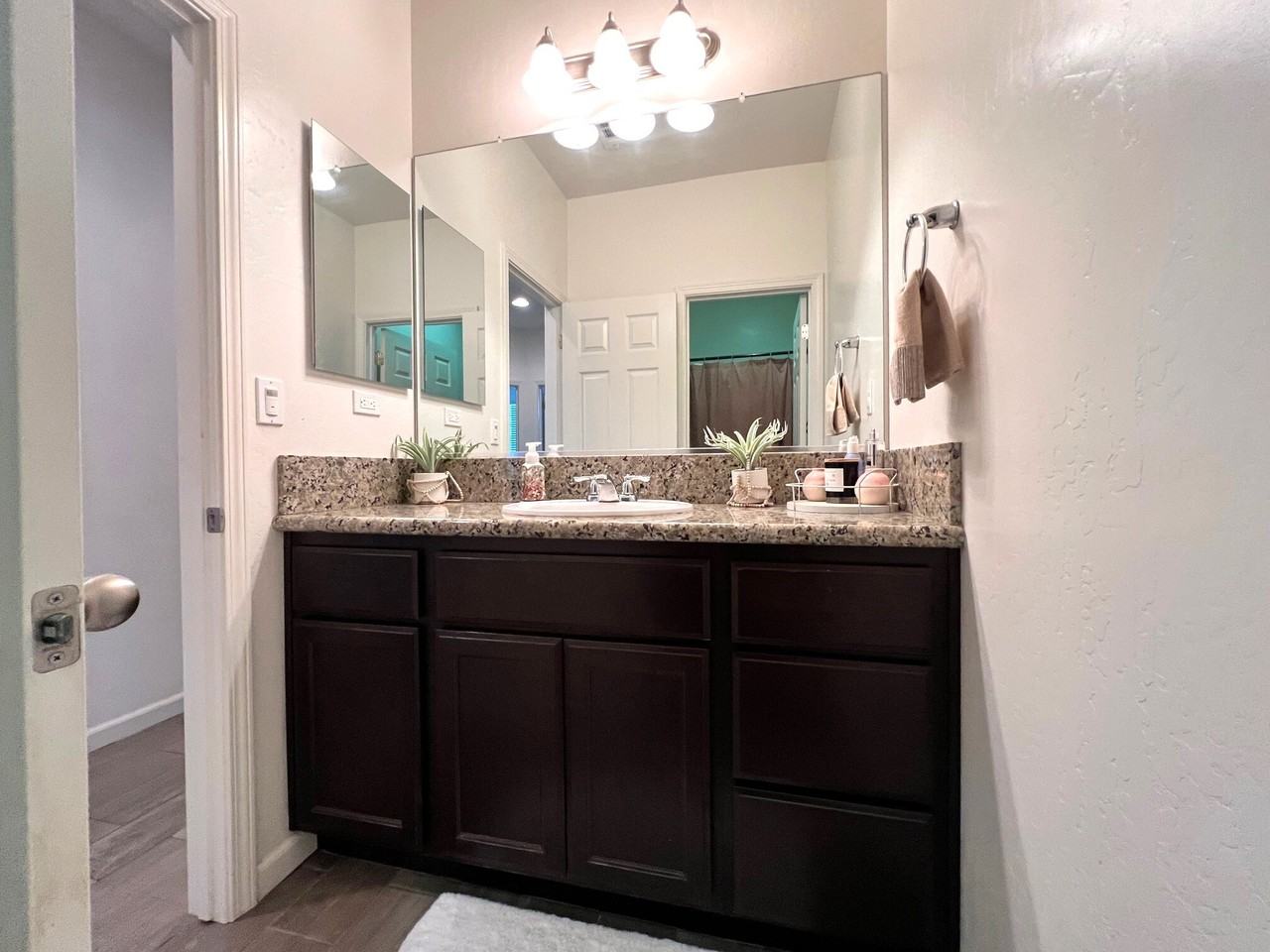 15232 Chatsworth Ave - Photo 6 of 30