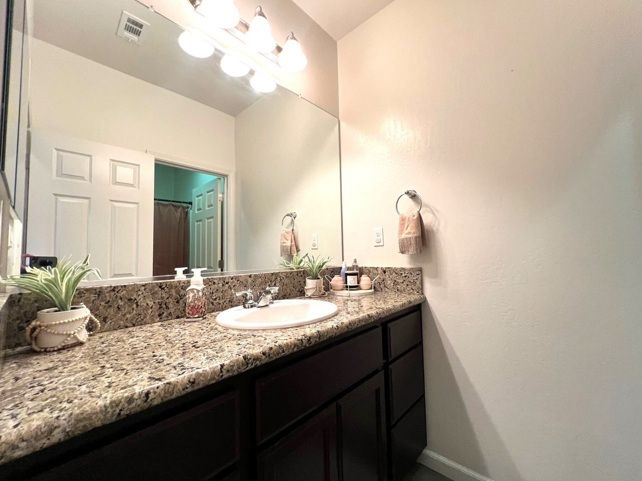 15232 Chatsworth Ave - Photo 5 of 30