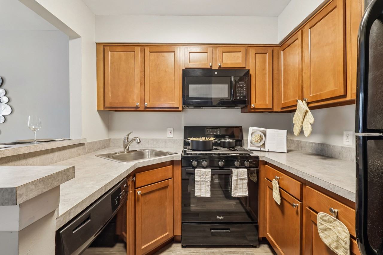 Royal Oaks and East Garden - Photo 5 of 45