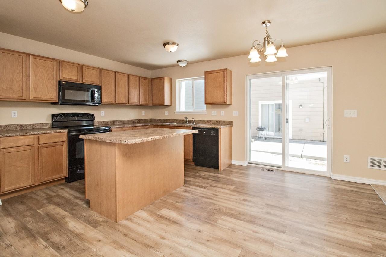 3867 Swainson Dr - Photo 6 of 25