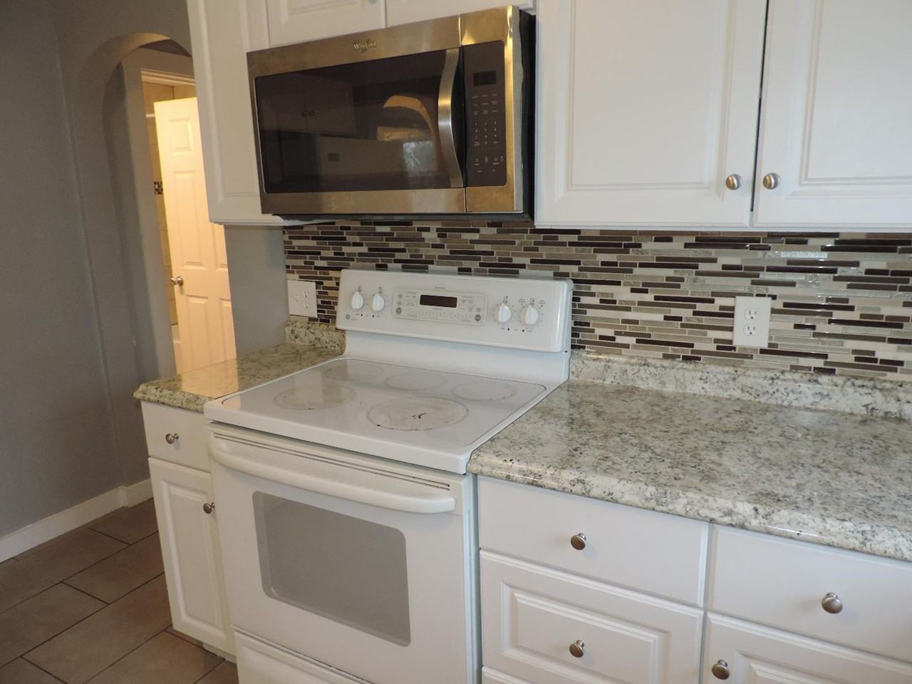 1203 Columbus St - Photo 3 of 28