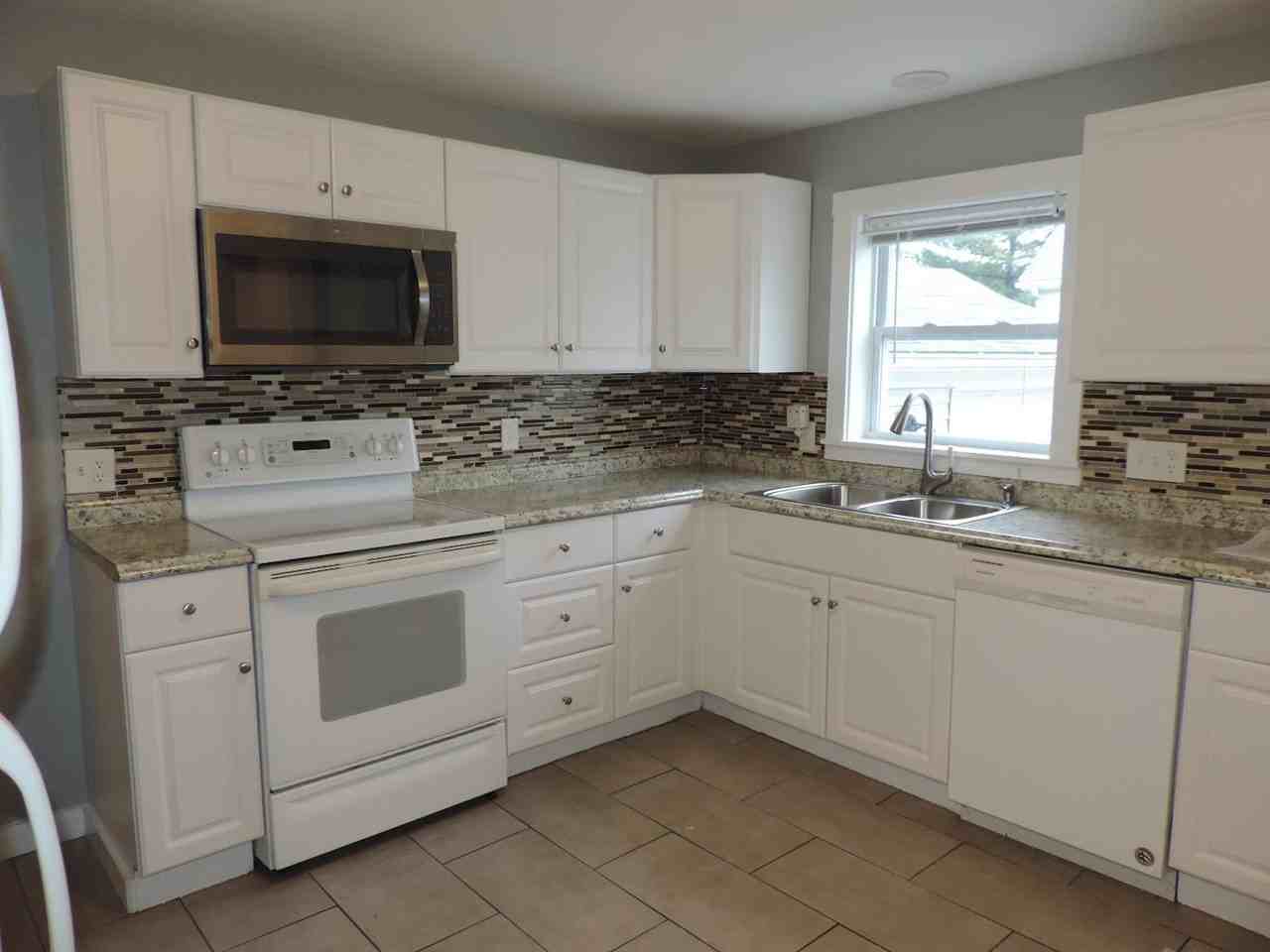 1203 Columbus St - Photo 4 of 28