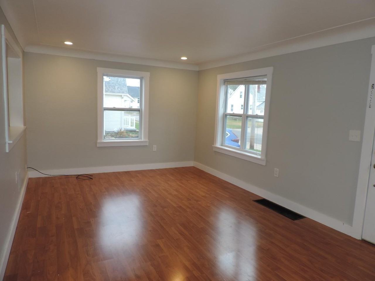 1203 Columbus St - Photo 5 of 28