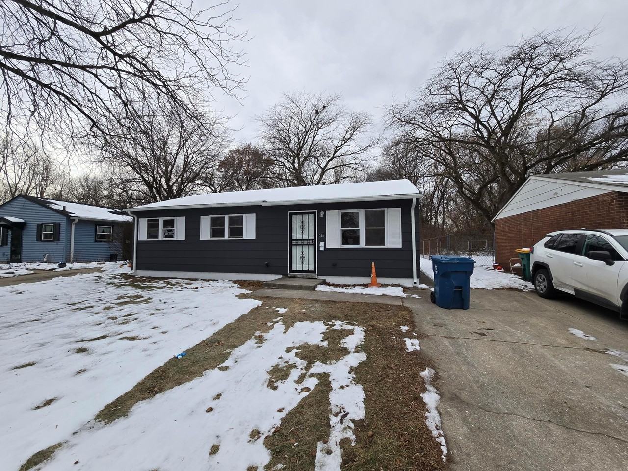 1044 Hobart St - Photo 2 of 22
