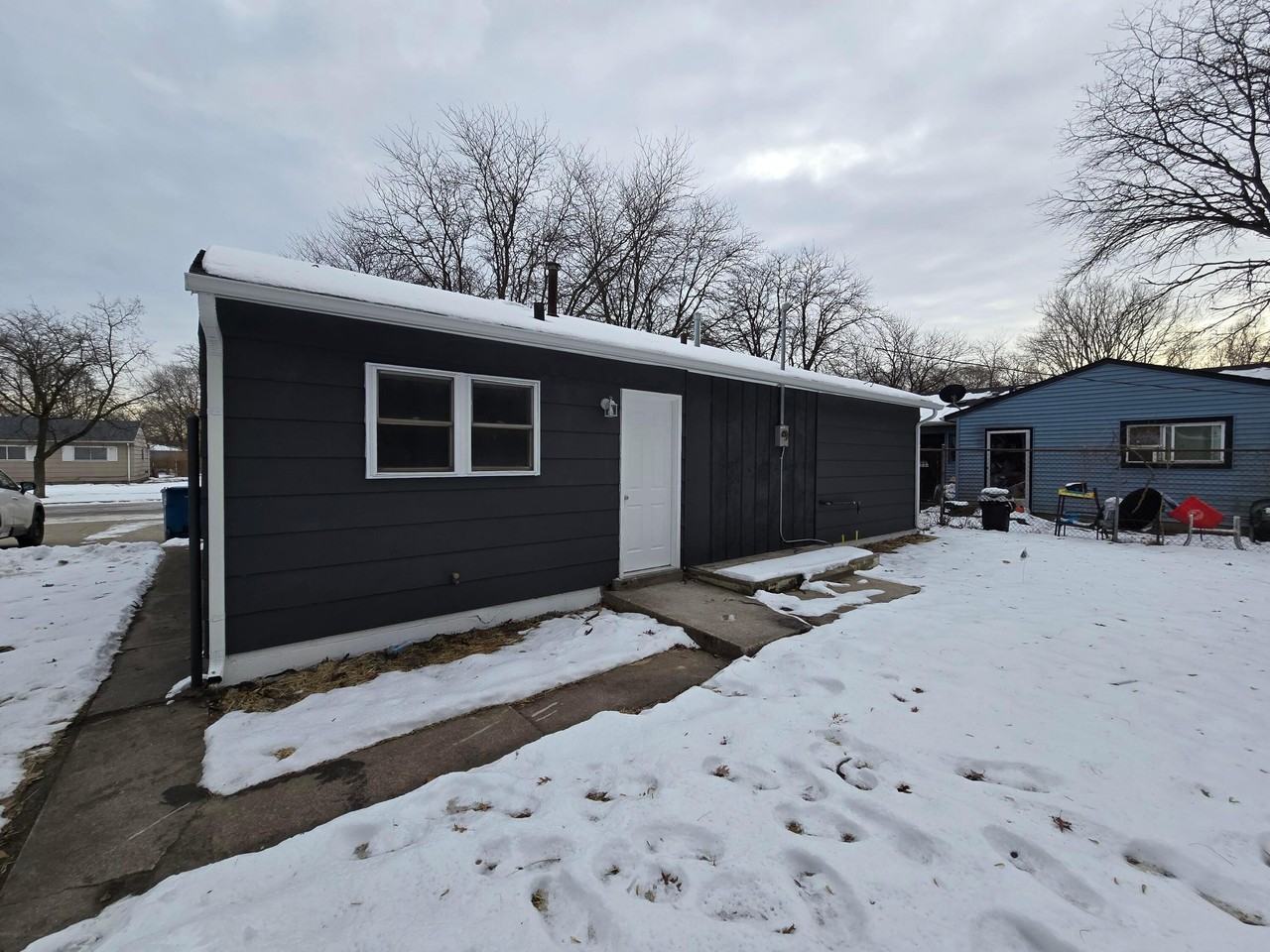 1044 Hobart St - Photo 3 of 22