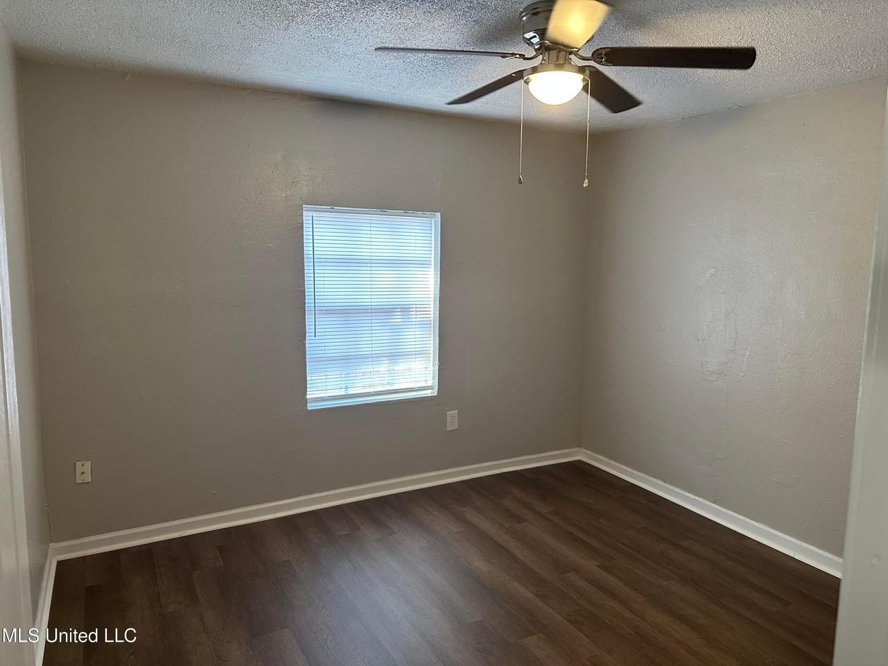 4737 General Ike St - Photo 5 of 13