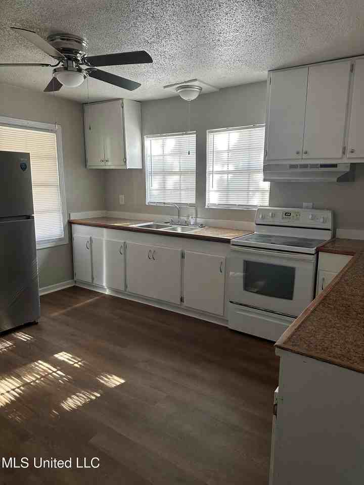 4737 General Ike St - Photo 7 of 13