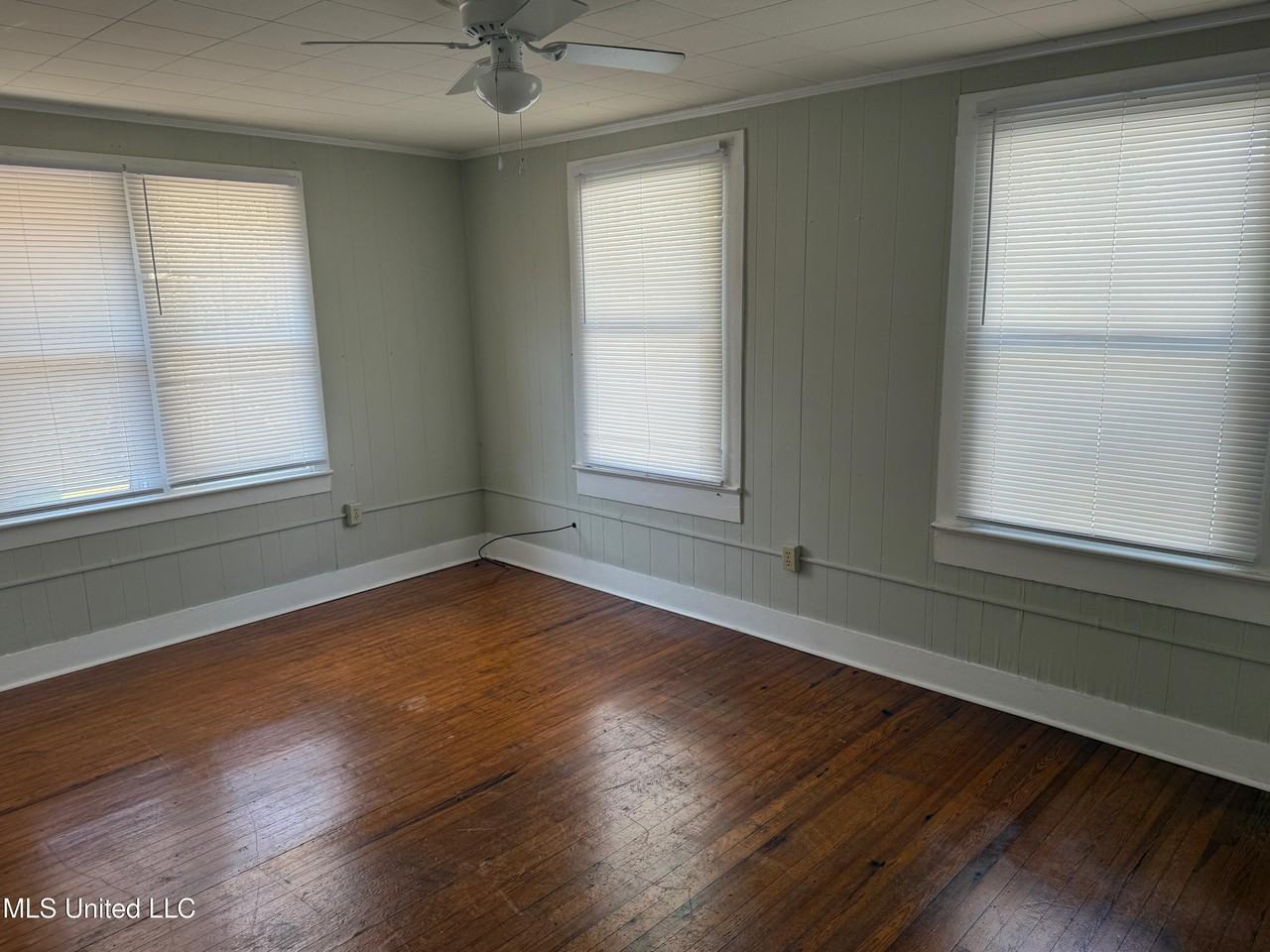 3518 Southward Dr - Photo 4 of 12