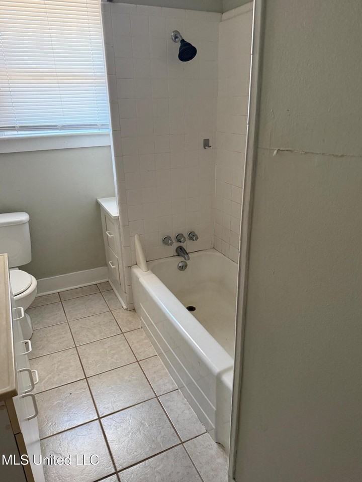 3518 Southward Dr - Photo 5 of 12