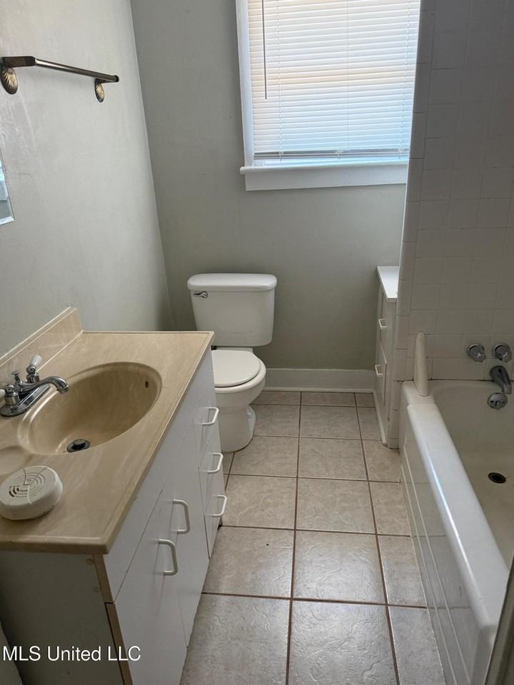 3518 Southward Dr - Photo 6 of 12