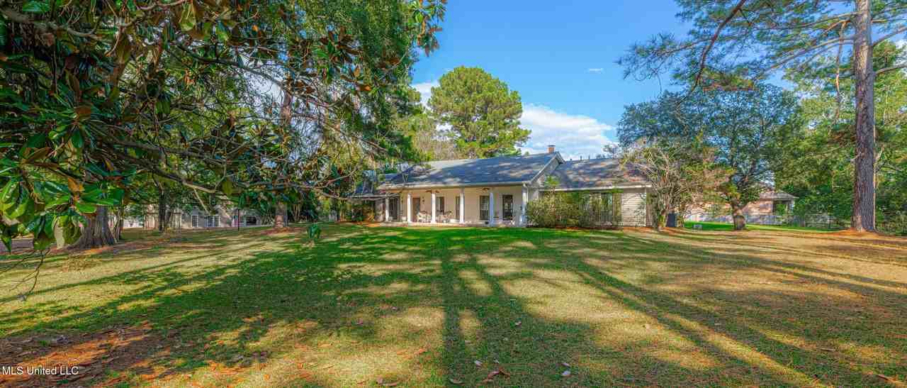 28 Deerfield Dr - Photo 3 of 50