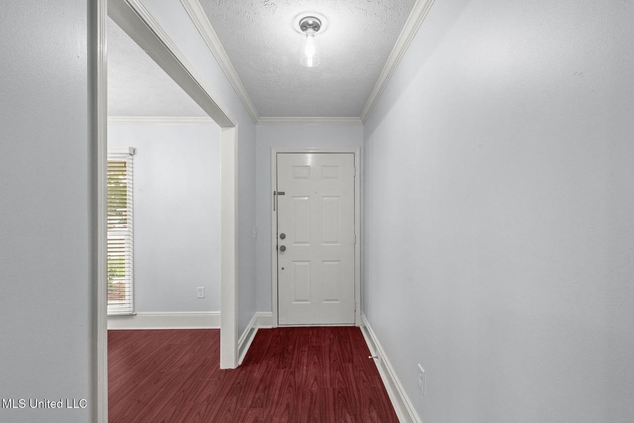 110 Oak Grove Dr - Photo 2 of 50