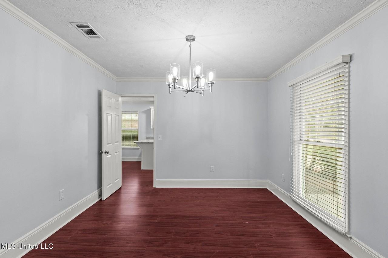 110 Oak Grove Dr - Photo 3 of 50