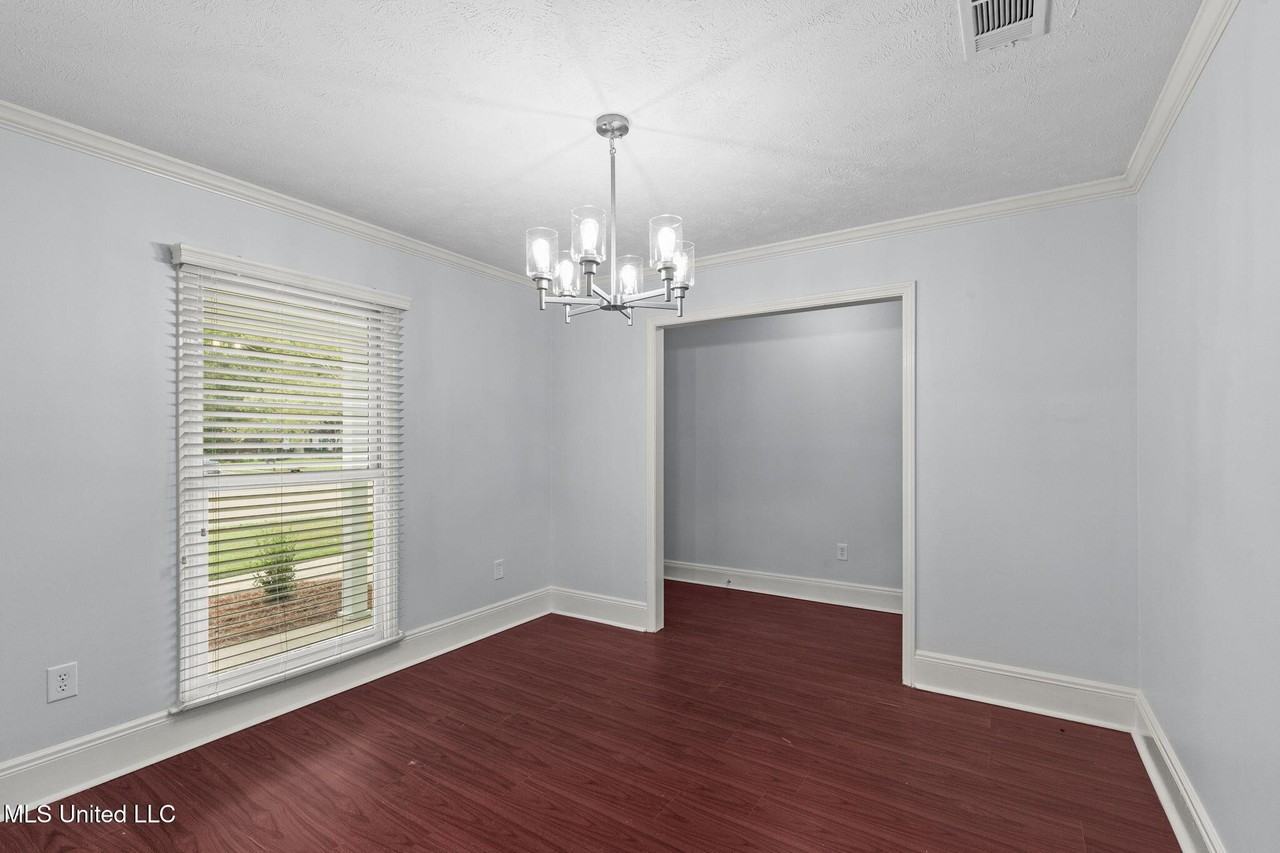 110 Oak Grove Dr - Photo 5 of 50