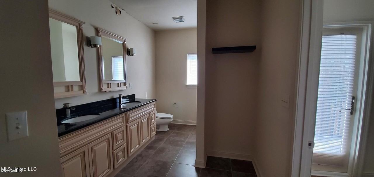 1400 Mill Rd - Photo 6 of 12