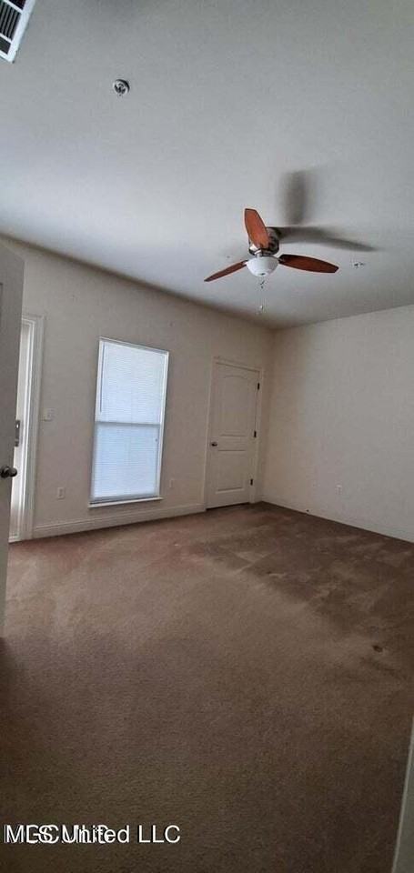 1400 Mill Rd - Photo 7 of 12