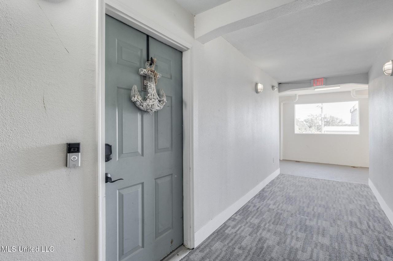 2046 Beach Blvd - Photo 3 of 24