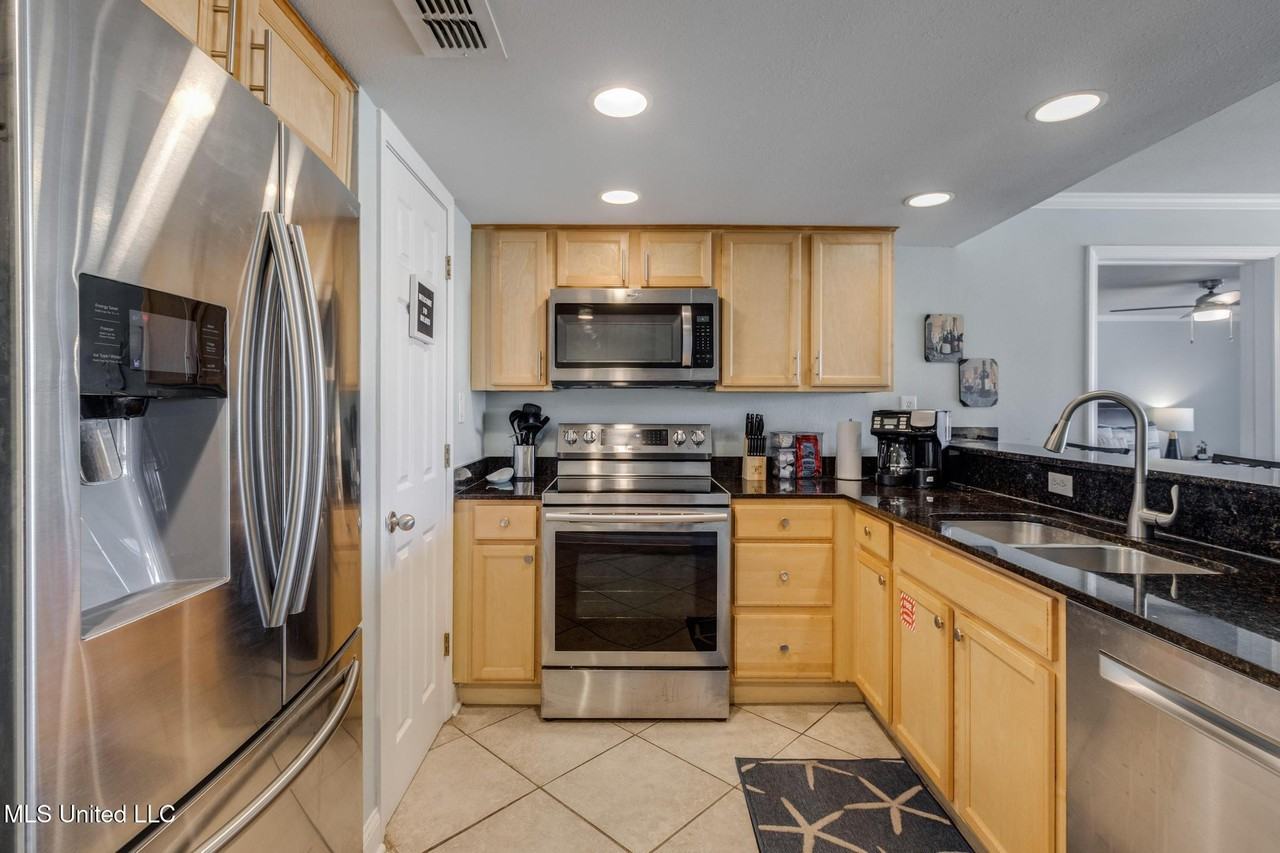 2046 Beach Blvd - Photo 5 of 24